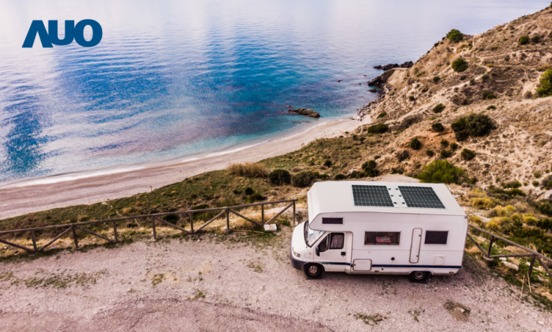 「可撓輕量化太陽光電板SunCurva」使用輕量特殊耐候型複合板取代傳統太陽能板的玻璃前板，不僅降低70%重量，每米平方僅3Kg；具有抗衝擊性能及通過電磁相容性測試，可應用於交通運輸工具，如露營車、遊艇等